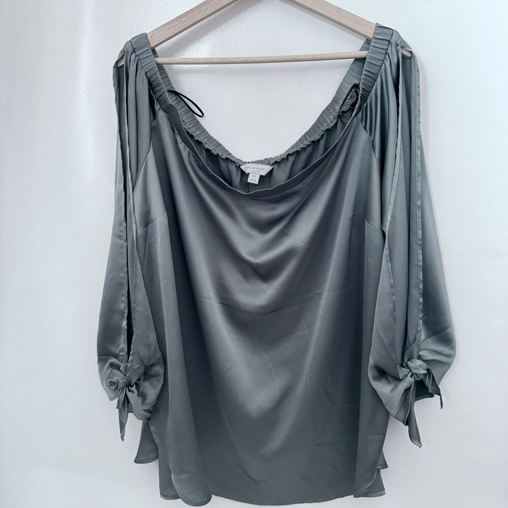 Belle & Sky Top Womens 2X Gray Off The Shoulder Blouse Silkie Romantic Feminine